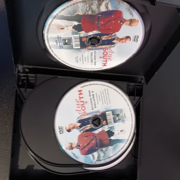 DUE SOUTH THE ULTIMATE COLLECTION THREE SEASONS DVD - Picture 5 of 5